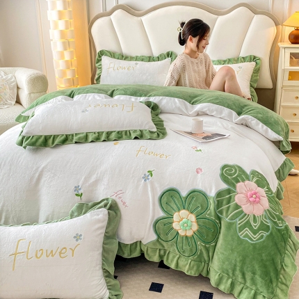 91家纺网 家纺一手货源 找家纺 苏米娜9斤230g高克重韩版立体盘花绣花牛奶绒四件套宝宝金貂懒兔毛毛绒