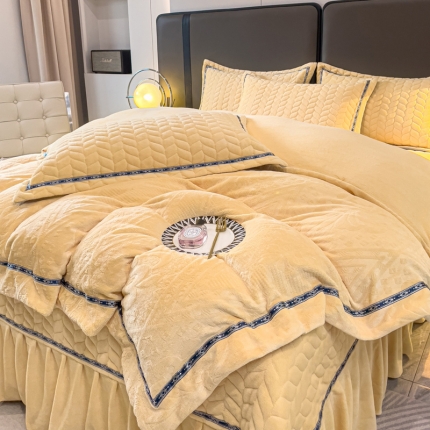 91家纺网 家纺一手货源 找家纺 佰诗特 纯色牛奶绒夹棉床盖三件套简约加棉加厚立体雕花绒织带款床盖四件套