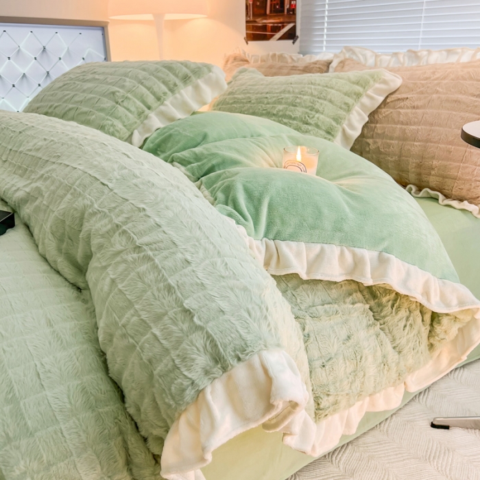 91家纺网 家纺一手货源 找家纺 金爱家 2023新款全消光牛奶绒A类纯色獭兔毛绒立体牛奶绒四件套 兔毛花边薄荷绿