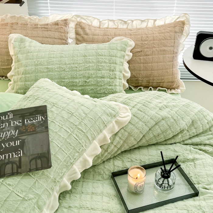 91家纺网 家纺一手货源 找家纺 金爱家 2023新款全消光牛奶绒A类纯色獭兔毛绒立体牛奶绒四件套 兔毛花边薄荷绿