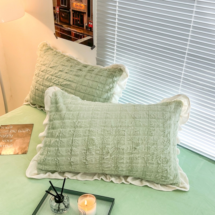 91家纺网 家纺一手货源 找家纺 金爱家 2023新款全消光牛奶绒A类纯色獭兔毛绒立体牛奶绒四件套 兔毛花边薄荷绿