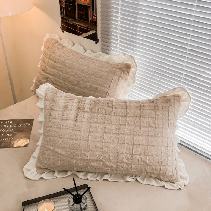 91家纺网 家纺一手货源 找家纺 金爱家 2023新款全消光牛奶绒A类纯色獭兔毛绒立体牛奶绒四件套 兔毛花边咖