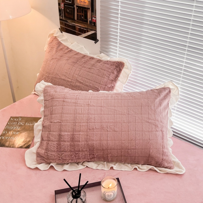 91家纺网 家纺一手货源 找家纺 金爱家 2023新款全消光牛奶绒A类纯色獭兔毛绒立体牛奶绒四件套 兔毛花边蜜粉