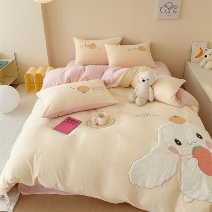 91家纺网 家纺一手货源 找家纺 蜜柚2024牛奶绒兔毛绒卡通贴布绣四件套 草莓兔-粉白