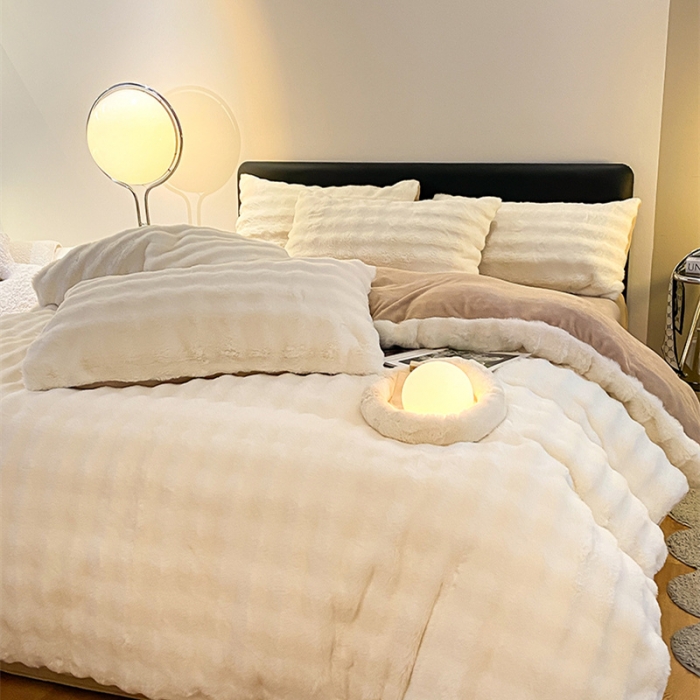 91家纺网 家纺一手货源 找家纺 澳梵 2023新款【极简浪漫】渲染系列-托斯卡纳皮草四件套 舒芙蕾-白卡其