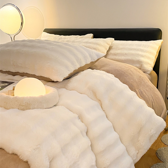 91家纺网 家纺一手货源 找家纺 澳梵 2023新款【极简浪漫】渲染系列-托斯卡纳皮草四件套 舒芙蕾-白卡其