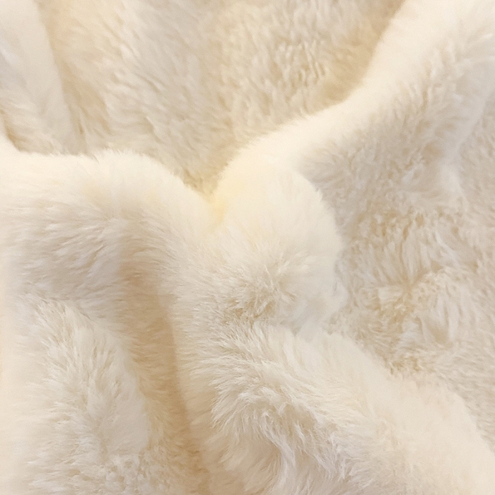 91家纺网 家纺一手货源 找家纺 澳梵 2023新款【极简浪漫】渲染系列-托斯卡纳皮草四件套 舒芙蕾-白卡其