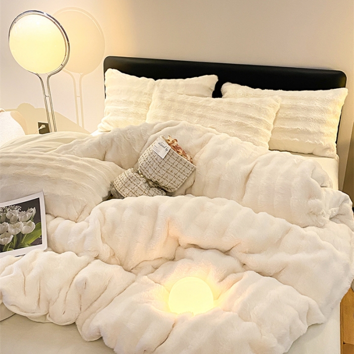 91家纺网 家纺一手货源 找家纺 澳梵 2023新款【极简浪漫】渲染系列-托斯卡纳皮草四件套 舒芙蕾-高级白