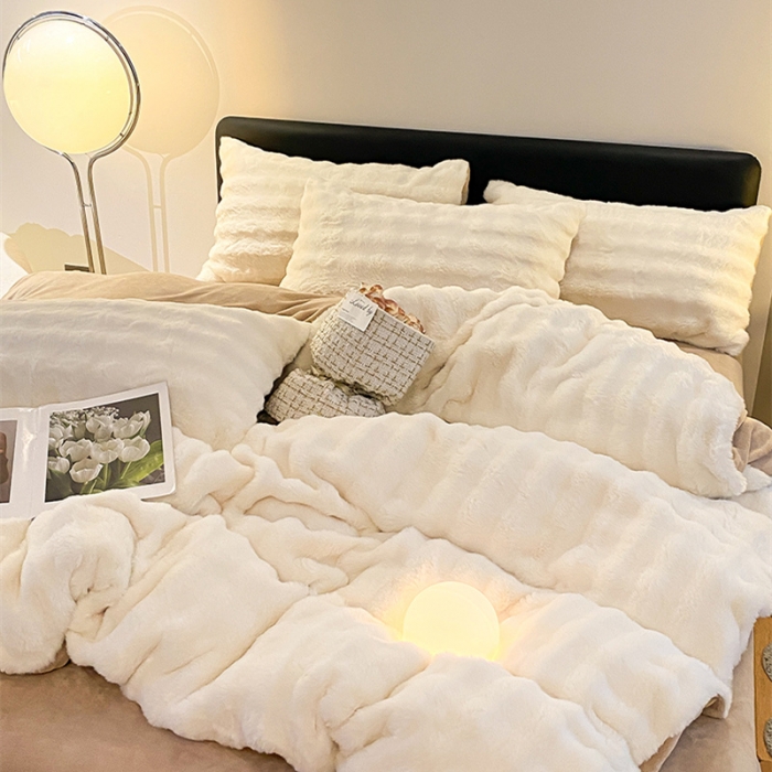 91家纺网 家纺一手货源 找家纺 澳梵 2023新款【极简浪漫】渲染系列-托斯卡纳皮草四件套 舒芙蕾-白卡其