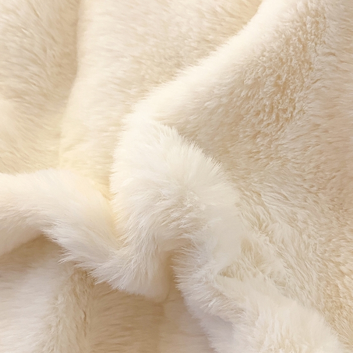 91家纺网 家纺一手货源 找家纺 澳梵 2023新款【极简浪漫】渲染系列-托斯卡纳皮草四件套 舒芙蕾-高级白