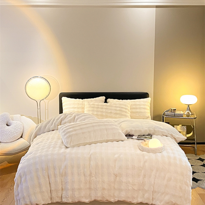 91家纺网 家纺一手货源 找家纺 澳梵 2023新款【极简浪漫】渲染系列-托斯卡纳皮草四件套 舒芙蕾-高级白