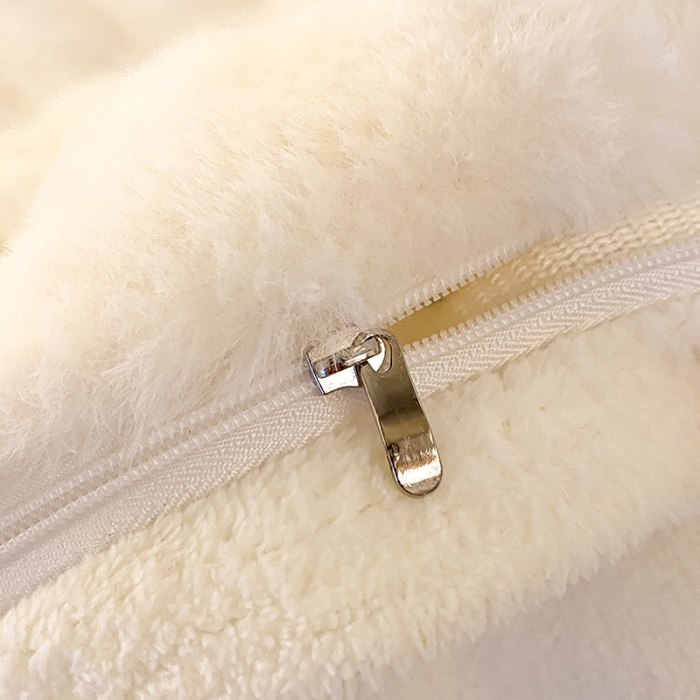 91家纺网 家纺一手货源 找家纺 澳梵 2023新款【极简浪漫】渲染系列-托斯卡纳皮草四件套 舒芙蕾-高级白