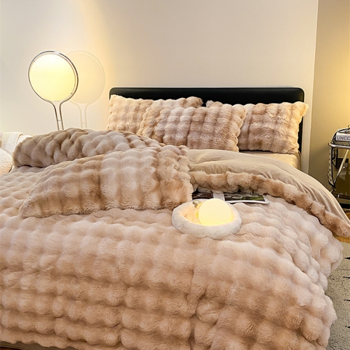 91家纺网 家纺一手货源 找家纺 澳梵 2023新款【极简浪漫】渲染系列-托斯卡纳皮草四件套 渲染-卡其