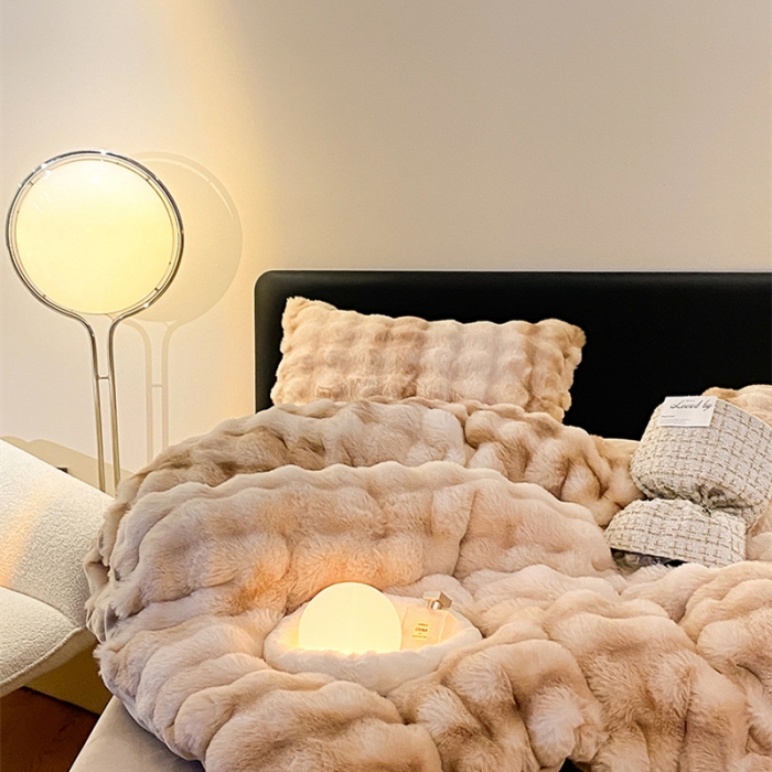 91家纺网 家纺一手货源 找家纺 澳梵 2023新款【极简浪漫】渲染系列-托斯卡纳皮草四件套 渲染-卡其