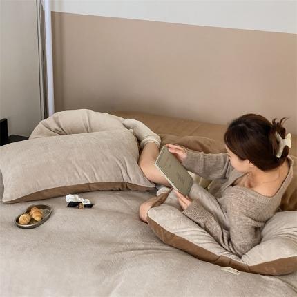 91家纺网 家纺一手货源 找家纺 玉宇阁 2023新款日暮高克重牛奶绒四件套 厚乳拿铁