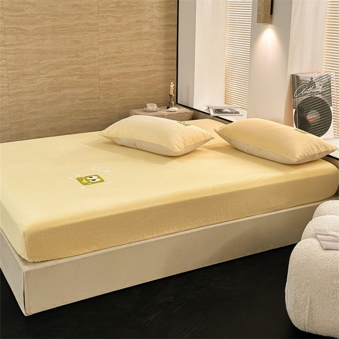 91家纺网 家纺一手货源 找家纺 洋铭区（原狠狠爱）2023新款华夫格单品绒床笠 华夫格 暖黄