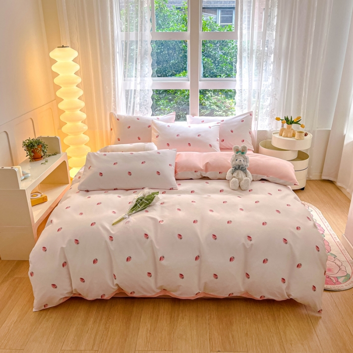 91家纺网 家纺一手货源 找家纺 柠馨 2023新款13376全棉Ins博主风四件套 草莓乐园