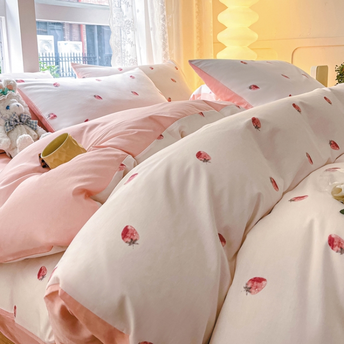 91家纺网 家纺一手货源 找家纺 柠馨 2023新款13376全棉Ins博主风四件套 草莓乐园