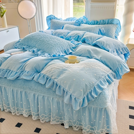 91家纺网 家纺一手货源 找家纺 漫布云12斤230g全消光牛奶绒夹棉床盖四件套兔兔绒绒蕾丝床裙款四件套