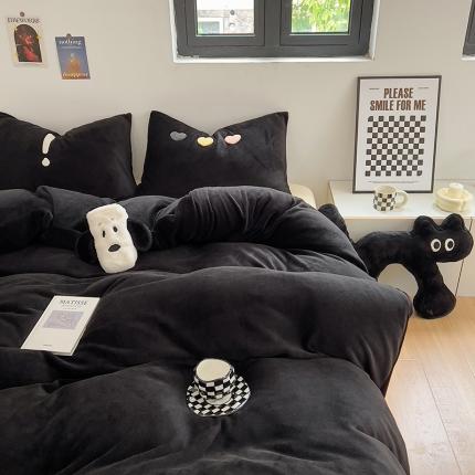 91家纺网 家纺一手货源 找家纺 （总）山茶家纺 2023新款黑色系毛巾绣纯色牛奶绒四件套