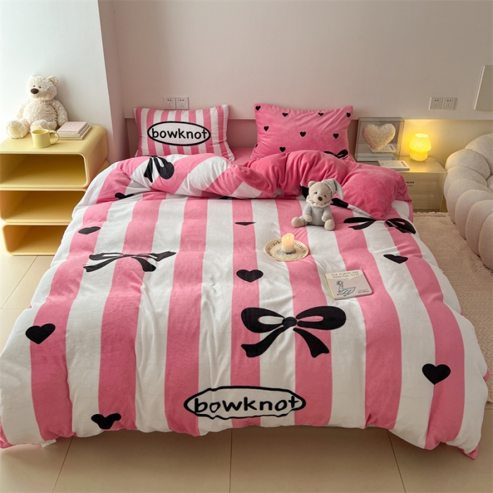 91家纺网 家纺一手货源 找家纺 顾里家纺 2023新款大版宝宝绒套件-设计师款 爱心蝴蝶结