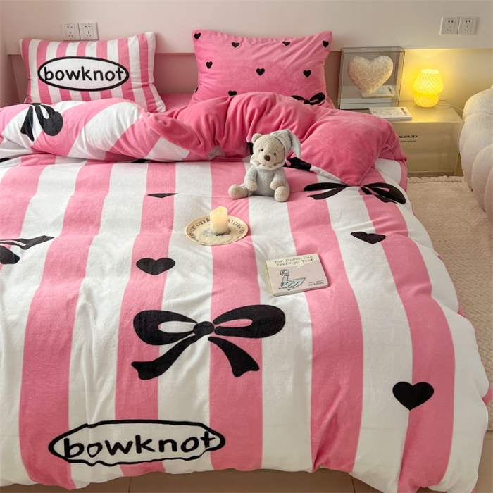 91家纺网 家纺一手货源 找家纺 顾里家纺 2023新款大版宝宝绒套件-设计师款 爱心蝴蝶结