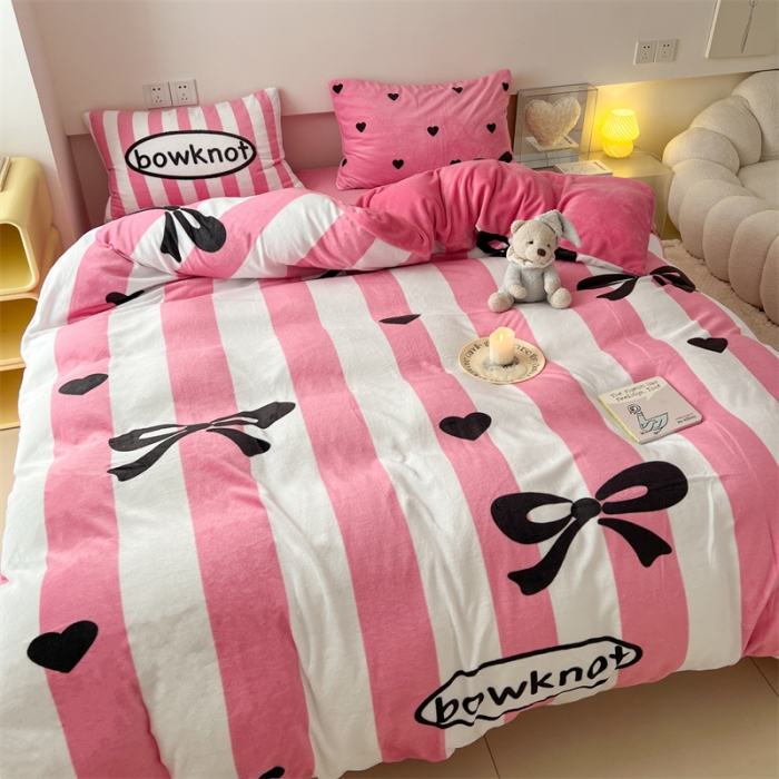 91家纺网 家纺一手货源 找家纺 顾里家纺 2023新款大版宝宝绒套件-设计师款 爱心蝴蝶结