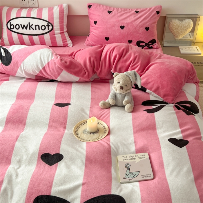 91家纺网 家纺一手货源 找家纺 顾里家纺 2023新款大版宝宝绒套件-设计师款 爱心蝴蝶结