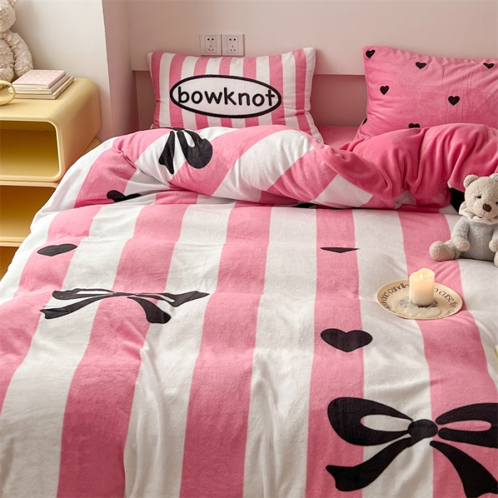 91家纺网 家纺一手货源 找家纺 顾里家纺 2023新款大版宝宝绒套件-设计师款 爱心蝴蝶结