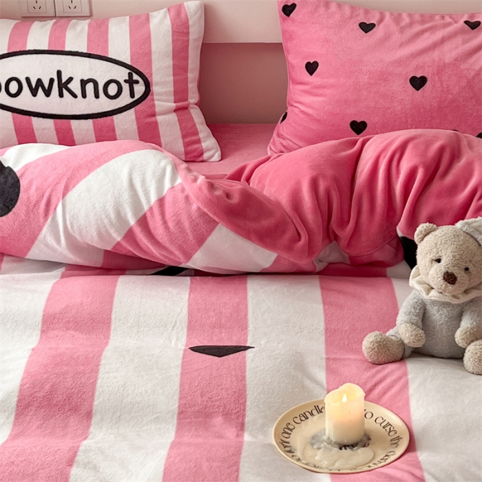 91家纺网 家纺一手货源 找家纺 顾里家纺 2023新款大版宝宝绒套件-设计师款 爱心蝴蝶结