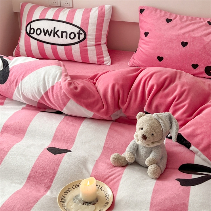 91家纺网 家纺一手货源 找家纺 顾里家纺 2023新款大版宝宝绒套件-设计师款 爱心蝴蝶结