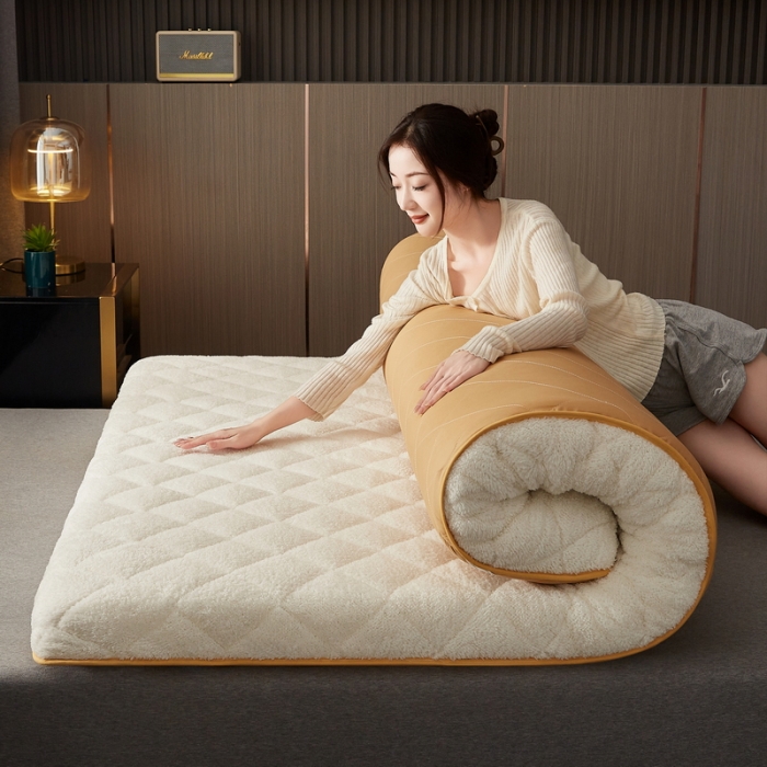 91家纺网 家纺一手货源 找家纺 祁恋婷家居 2023新款羊羔绒保暖床垫【床垫遮盖物】 奶油白