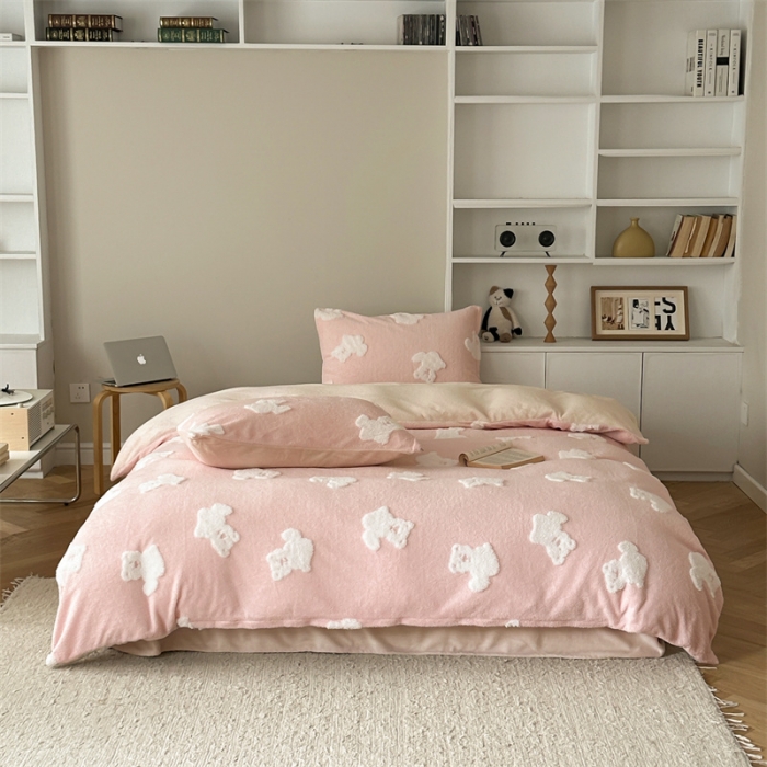 91家纺网 家纺一手货源 找家纺 (总) 棉眠 2023新款冬日熊提花牛奶绒系列四件套