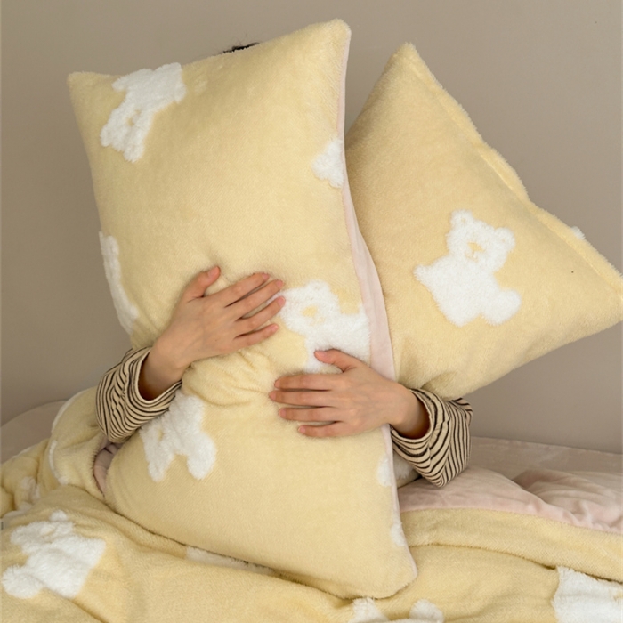 91家纺网 家纺一手货源 找家纺 棉眠 2023新款冬日熊提花牛奶绒系列四件套 冬日熊-黄