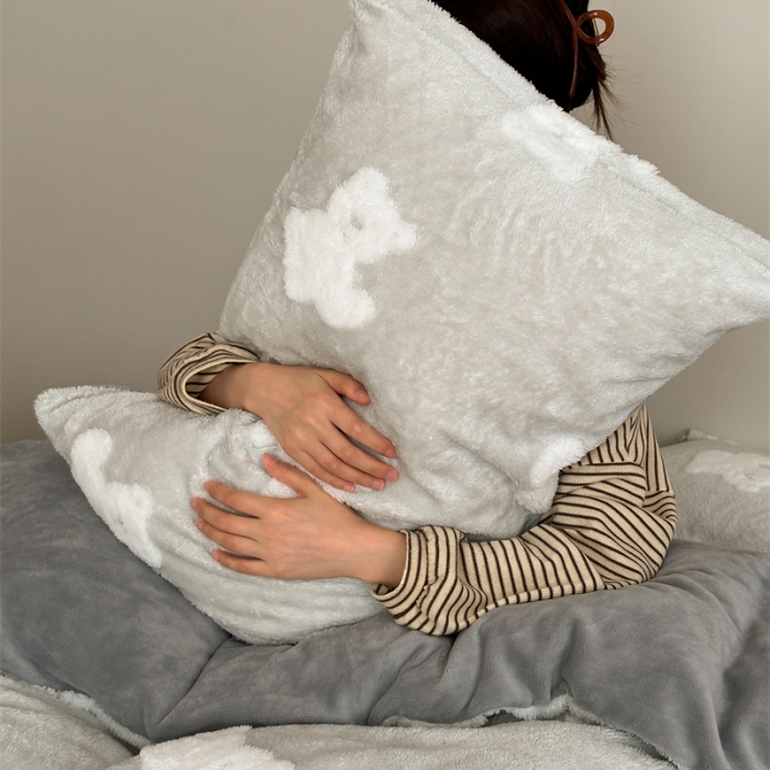 91家纺网 家纺一手货源 找家纺 棉眠 2023新款冬日熊提花牛奶绒系列四件套 冬日熊-灰