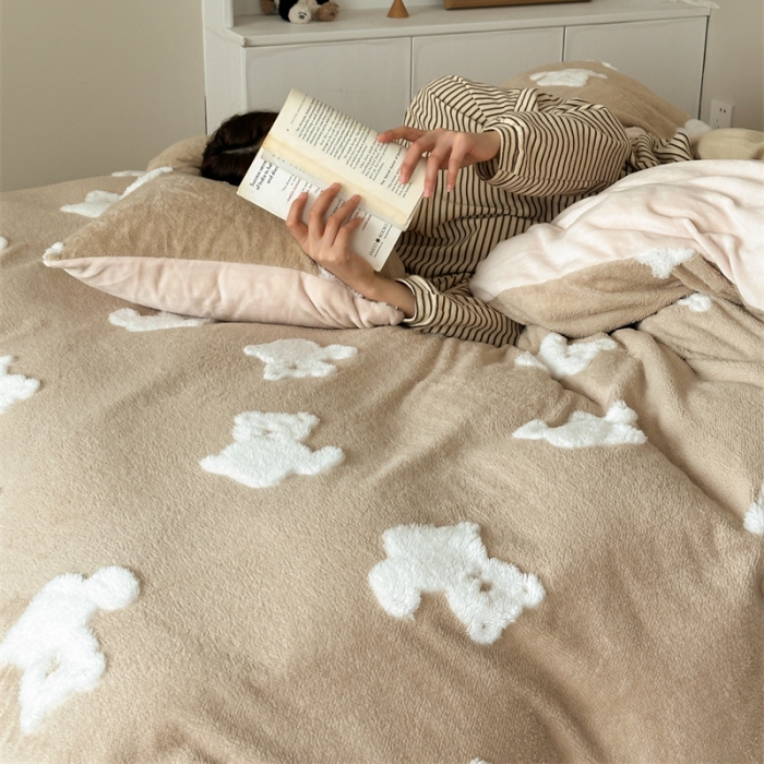 91家纺网 家纺一手货源 找家纺 棉眠 2023新款冬日熊提花牛奶绒系列四件套 冬日熊-咖