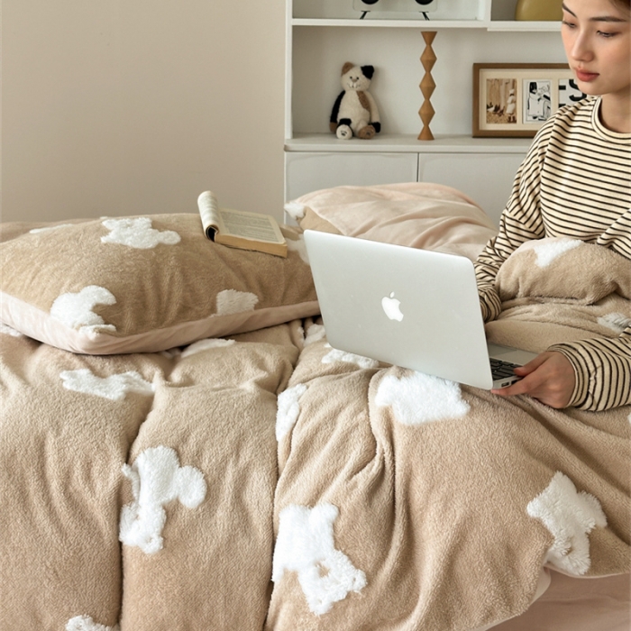 91家纺网 家纺一手货源 找家纺 棉眠 2023新款冬日熊提花牛奶绒系列四件套 冬日熊-咖