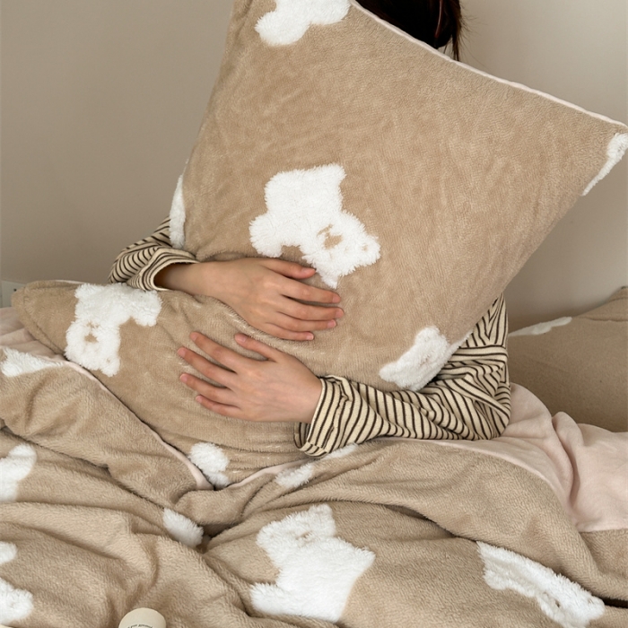 91家纺网 家纺一手货源 找家纺 棉眠 2023新款冬日熊提花牛奶绒系列四件套 冬日熊-咖