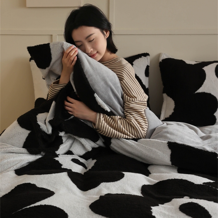 91家纺网 家纺一手货源 找家纺 棉眠 2023新款牛奶绒向阳系列四件套 向阳-黑