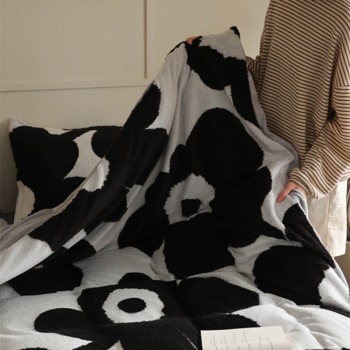 91家纺网 家纺一手货源 找家纺 棉眠 2023新款牛奶绒向阳系列四件套 向阳-黑