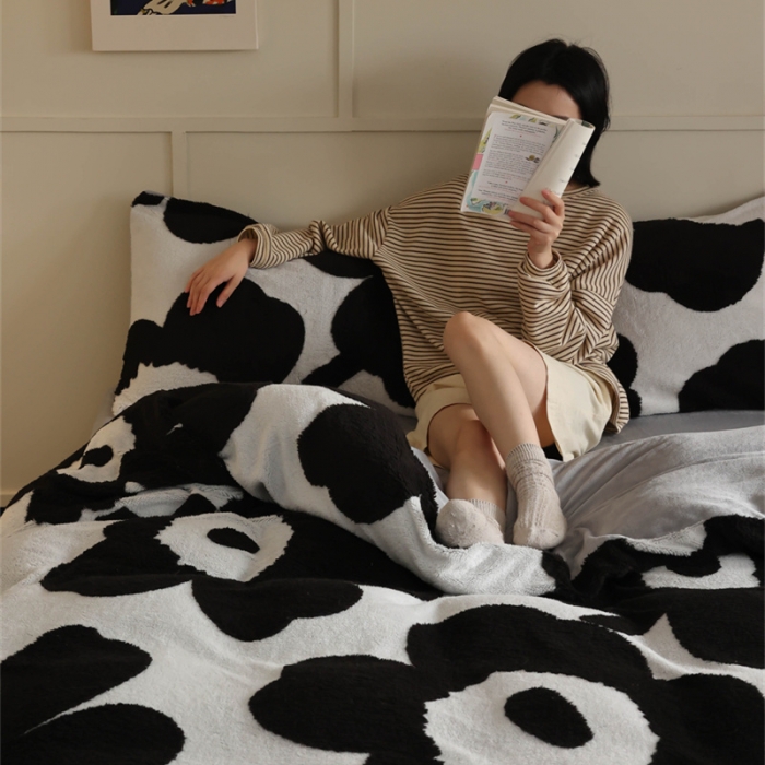 91家纺网 家纺一手货源 找家纺 棉眠 2023新款牛奶绒向阳系列四件套 向阳-黑