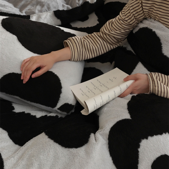 91家纺网 家纺一手货源 找家纺 棉眠 2023新款牛奶绒向阳系列四件套 向阳-黑