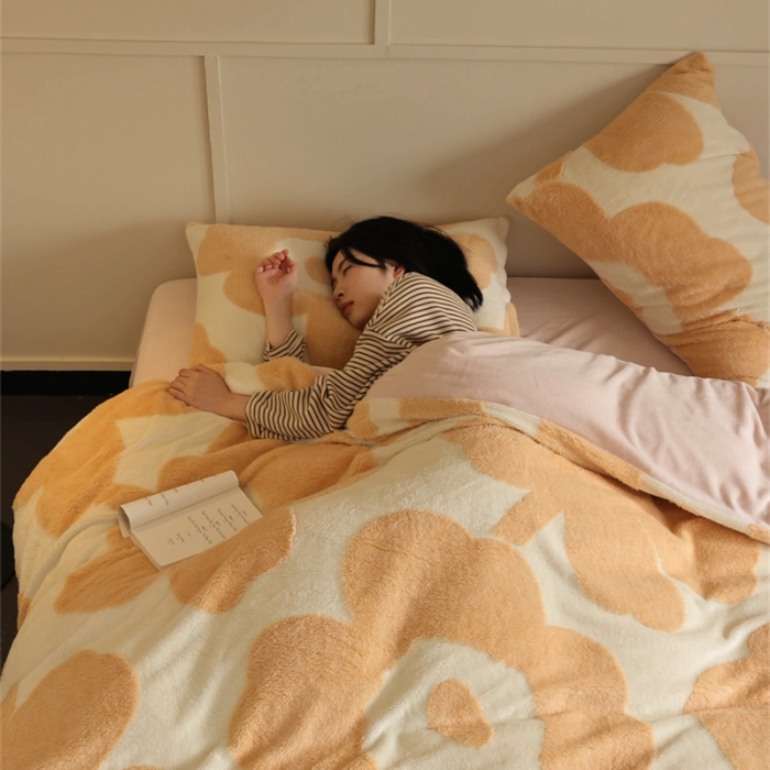 91家纺网 家纺一手货源 找家纺 棉眠 2023新款牛奶绒向阳系列四件套 向阳-米黄