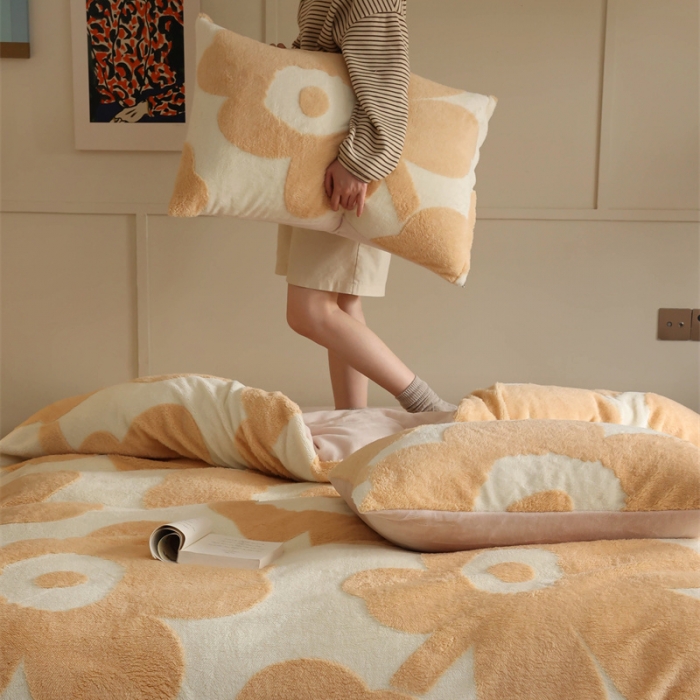 91家纺网 家纺一手货源 找家纺 棉眠 2023新款牛奶绒向阳系列四件套 向阳-米黄