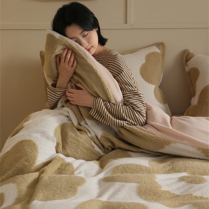 91家纺网 家纺一手货源 找家纺 棉眠 2023新款牛奶绒向阳系列四件套 向阳-奶茶