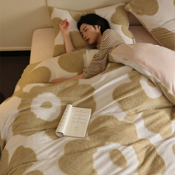 91家纺网 家纺一手货源 找家纺 棉眠 2023新款牛奶绒向阳系列四件套 向阳-奶茶