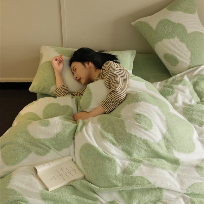 91家纺网 家纺一手货源 找家纺 棉眠 2023新款牛奶绒向阳系列四件套 向阳-杏仁饼绿