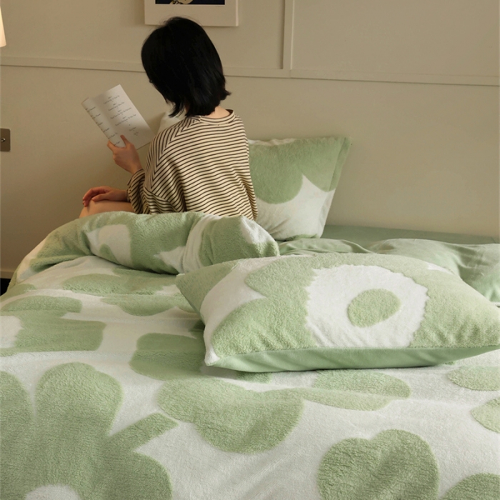 91家纺网 家纺一手货源 找家纺 棉眠 2023新款牛奶绒向阳系列四件套 向阳-杏仁饼绿