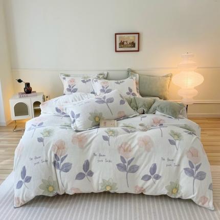 91家纺网 家纺一手货源 找家纺 橘滋 2023新款240克牛奶绒臻棉绒嵌条工艺四件套 浪漫花海