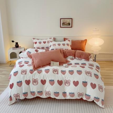 91家纺网 家纺一手货源 找家纺 橘滋 2023新款240克牛奶绒臻棉绒嵌条工艺四件套 甜心蜜桃